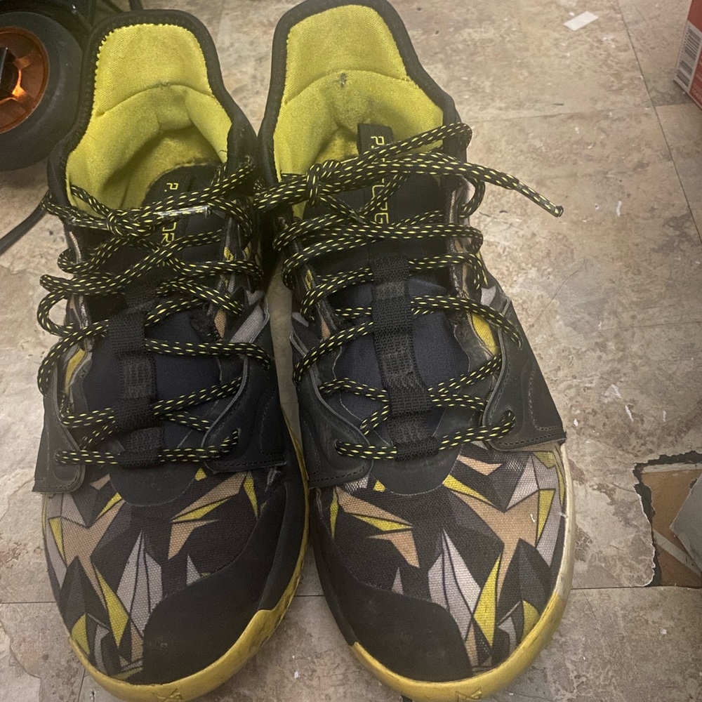 Nike pg3s basketball shoes